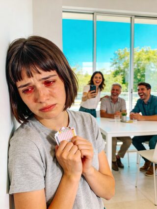 I won millions in the lottery—and I told no one. Not my mom. Not my husband. Not even my “ride-or-die” siblings. Instead, I staged a simple test: “I’m in trouble… can you help me?” Mom sighed, “Don’t drag us into your mess.”