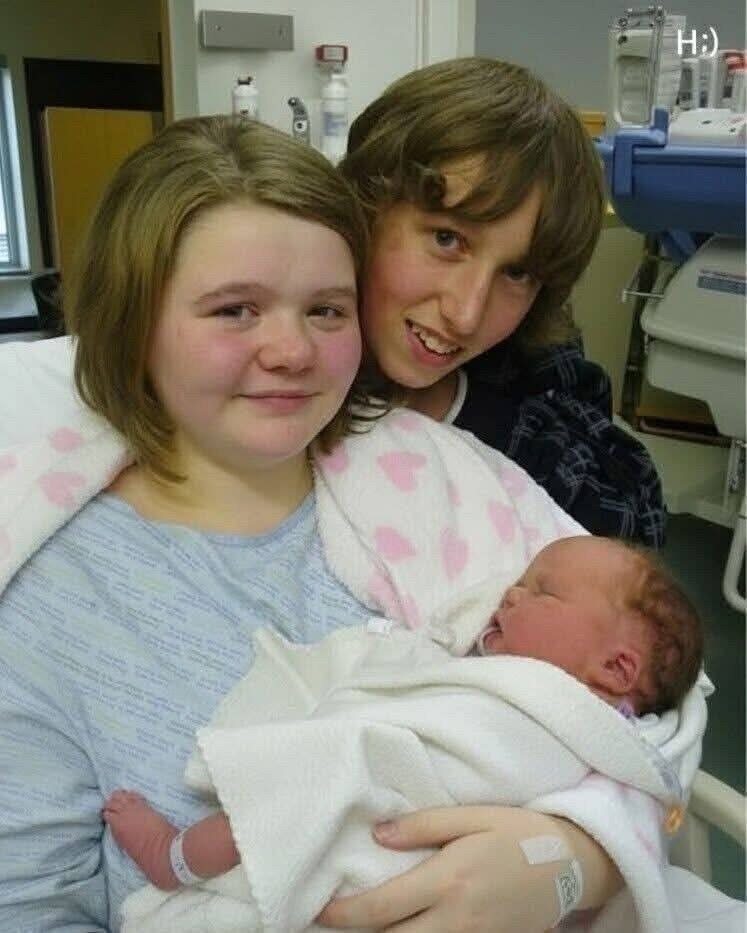 The 14-year-olds who stunned Britain — a South Wales school romance that shifted overnight into national headlines as April Webster and Nathan Fishbourne became the country’s youngest parents at just fourteen, navigating shock, scrutiny, and the life-altering reality of welcoming baby Jamie while still children themselves