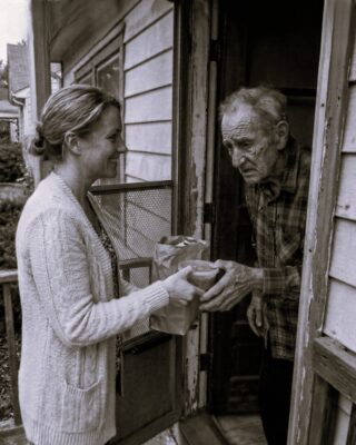 I Spent Years Cooking Dinner for the Loneliest, Meanest 80-Year-Old Man on My Street – When He Passed Away, His Will Left Me and His 3 Children Speechless….