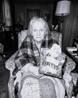 An Elderly Woman Tried to Pay for Her $15 Pizza with a Plastic Bag of Change – So I Made a Decision I Can’t Undo