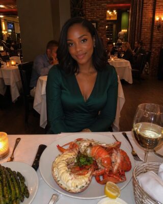 My Date Ordered a $150 Lobster Dinner on Our First Date and Then Refused to Pay – Moments Later, Karma Struck Her Right There in Front of Me