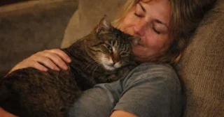 The Old Shelter Cat Nobody Wanted Taught Me I Was Still Worth Choosing