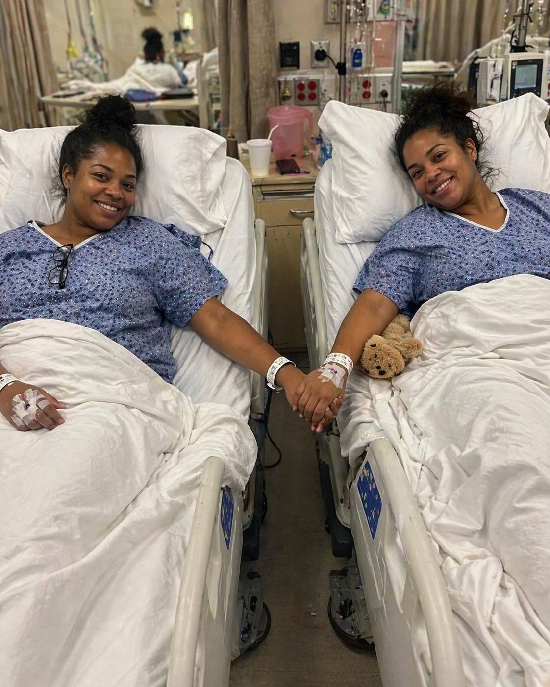 They Held Hands Before Surgery… But What Happened Next Left Everyone Speechless