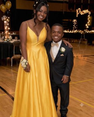Everyone in Class Laughed at My Boyfriend Because of His Height – But at Graduation, Our Teacher Invited Us on Stage and Said Words That Left Everyone Speechless