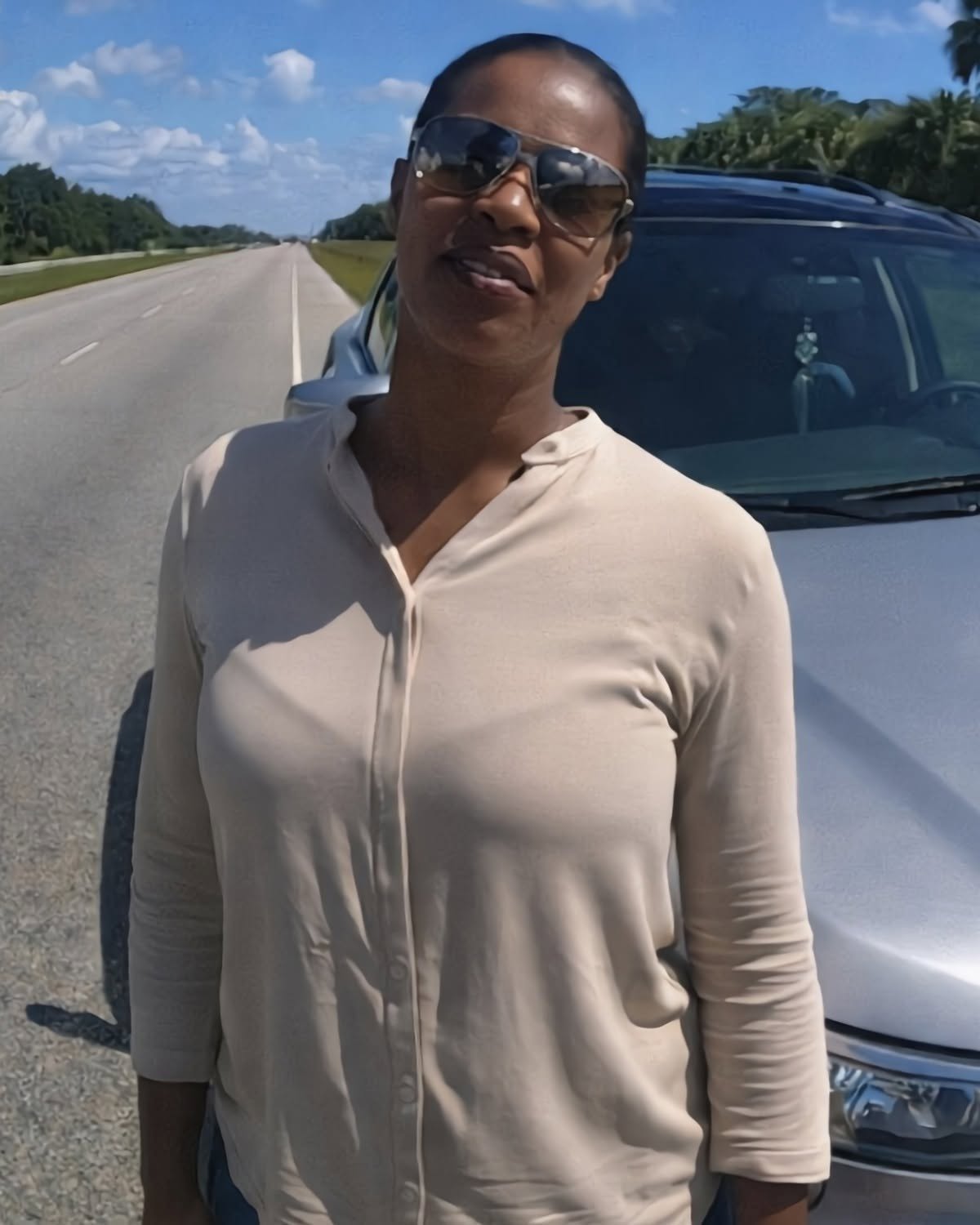 Sunday drive turned into a nightmare: a Florida sheriff pulled over a Black woman in a Mercedes, demanded to know “whose car” it was, then searched her and tried to cuff her over a fake “𝐦𝐚𝐫𝐢𝐣𝐮𝐚𝐧𝐚 𝐬𝐦𝐞𝐥𝐥.” Only a few days later, he found himself facing a $34 million lawsuit | HO